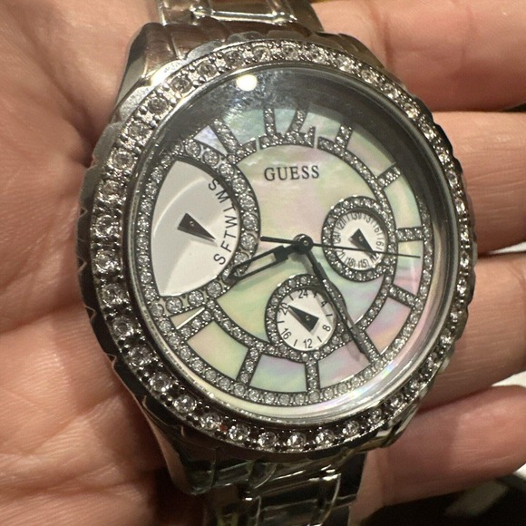 Runs GUESS Chronograph Crystals Silver  Women Watch Mother Pearl For Small Wrist - Picture 1 of 10